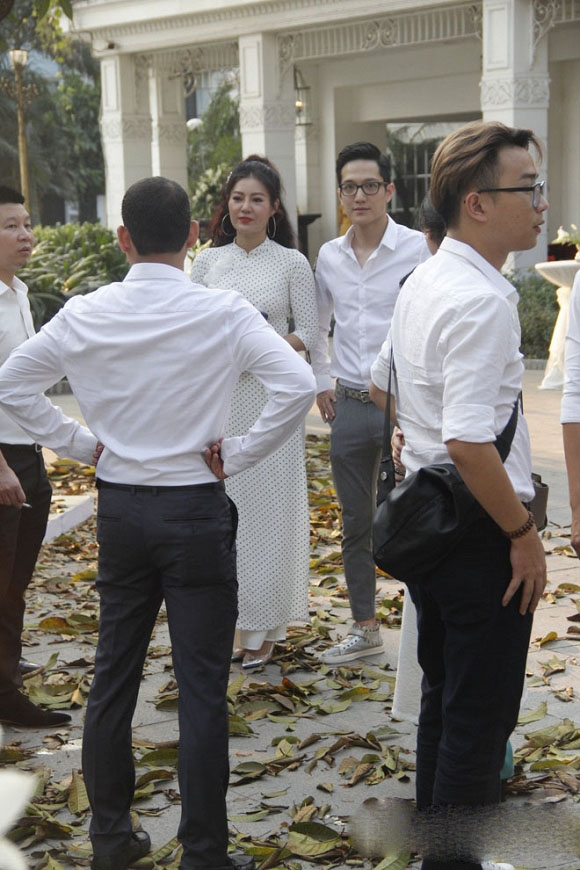Thanh Hương và Chí Nhân là hai sao Việt có mặt sớm tại đám cưới NSND Trung Hiếu.