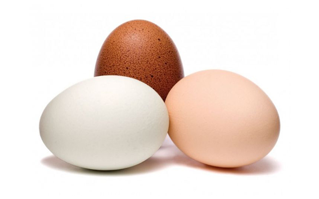 Trứng gà ta thật vỏ thường sẫm màu