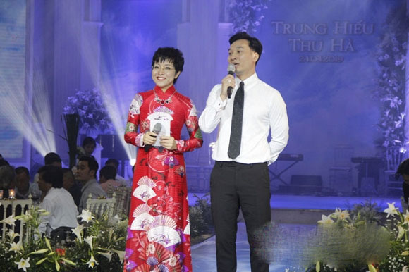 Thảo Vân, Thành Trung giữ vai trò MC tại sự kiện.  