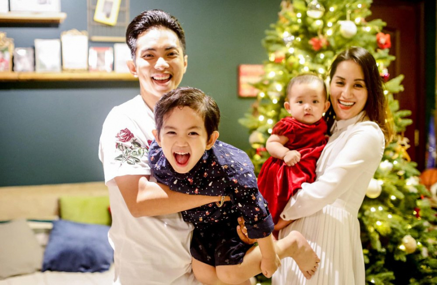 Gia đình hạnh phúc của Khánh Thi - Phan Hiển.    