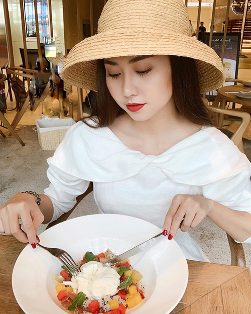 Chiếc mũi gồ ghề ngày nào đã được thay thế bằng sống mũi cao vút, cánh mũi nhỏ nhắn, rất hài hòa với tổng thể gương mặt.