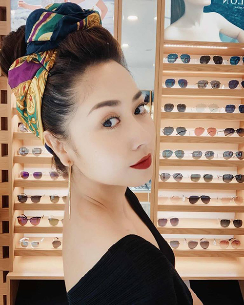 Tường Vi tự tin chinh phục mọi góc chụp.