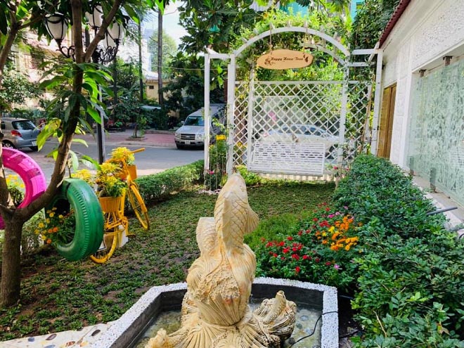 Khu vườn trong biệt thự của Vy Oanh