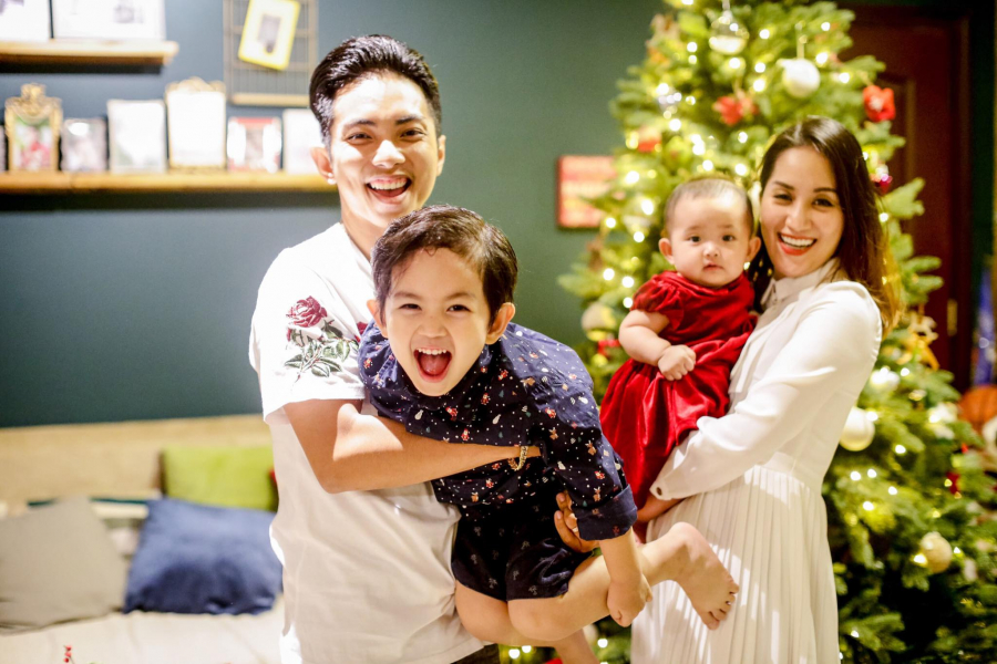 Khánh Thi - Phan Hiển đang hạnh phúc với tổ ấm có đủ con trai và con gái.    