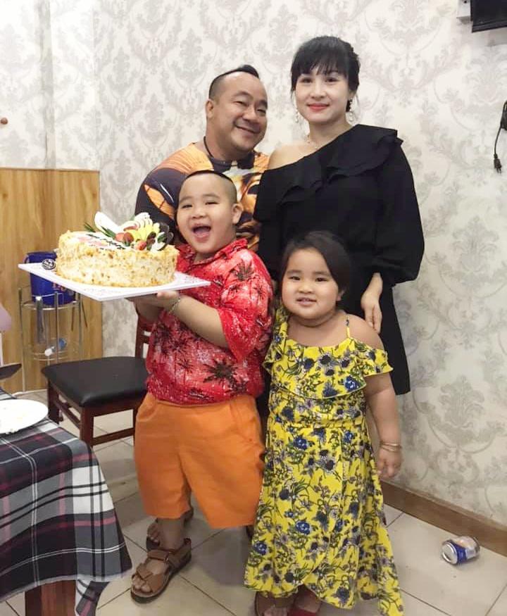 Gia đình hạnh phúc của Hiếu Hiền với 2 đứa con mũm mĩm.    
