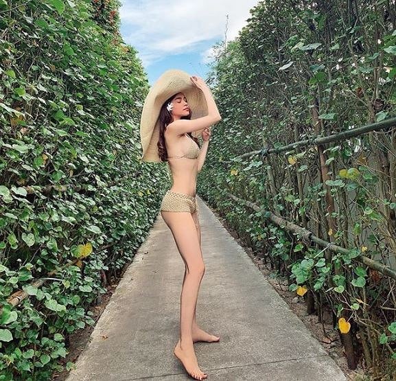 Hồ Ngọc Hà thu hút mọi ánh nhìn khi diện bikini.    
