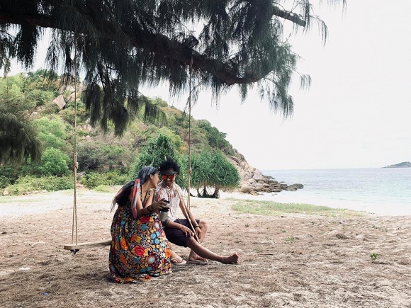 Kỳ nghỉ ngọt ngào trên 'hoang đảo' của vợ chồng rocker Phạm Anh Khoa.  