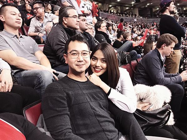 Mới đây, vợ chồng Lan Khuê đi xem bóng rổ tại Canada cùng các anh chị em họ nhà chồng.    