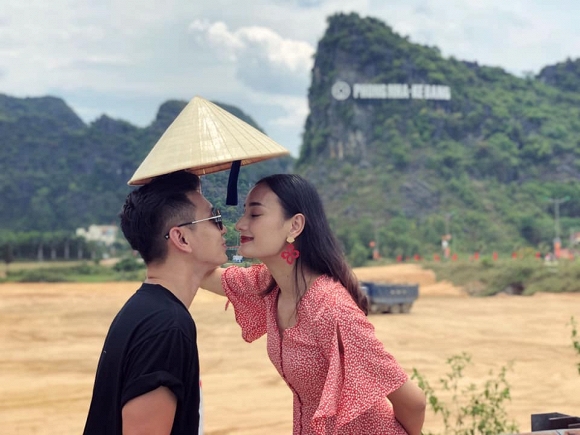 Những khoảnh khắc đi tham quan nhiều địa điểm ở Quảng Bình của vợ chồng Lê Thúy.