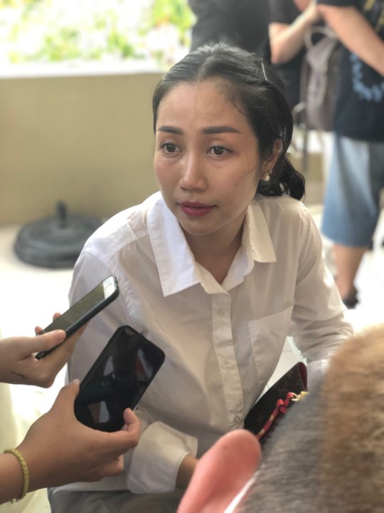 Ốc Thanh Vân khiến dân tình lo lắng khi chia sẻ về tình hình sức khỏe của Mai Phương khi đến viếng cố nghệ sĩ Lê Bình.