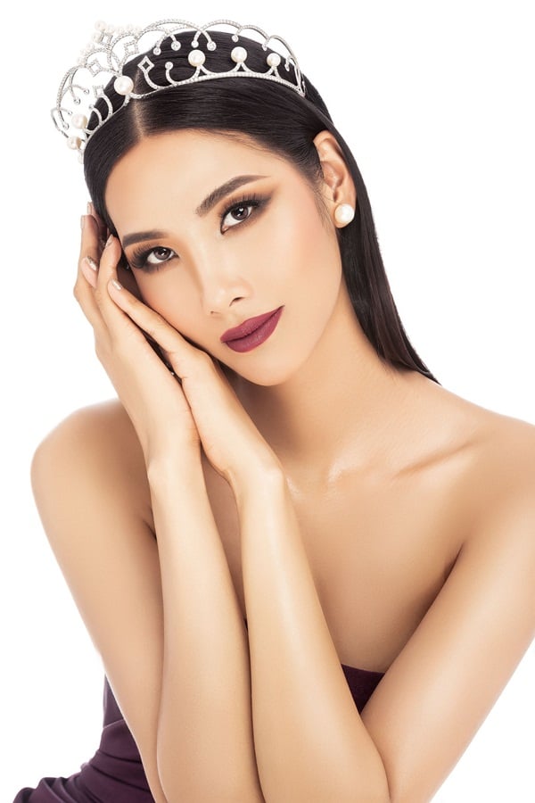 Mới đây nhất, cô chính thức được đơn vị giữ bản quyền công bố là đại diện Việt Nam tham dự cuộc thi Miss Universe - Hoa hậu Hoàn vũ Thế giới 2019.Không đẹp 