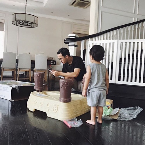 Bé có tướng mạo đáng yêu
