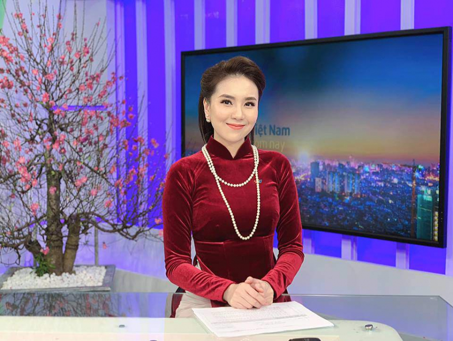 BTV Mai Ngọc dẫn chương trình thời sự