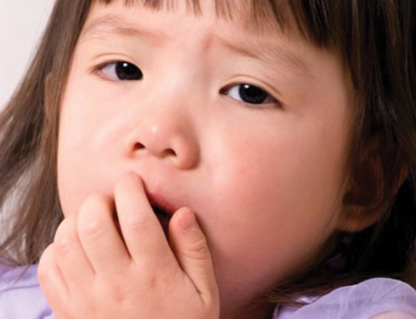 Trẻ có dấu hiệu tiêu chảy đưa đi khám tránh dùng thuốc dân gian