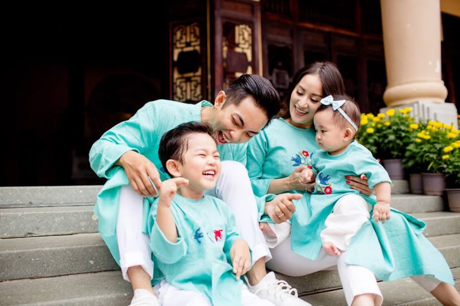 Gia đình hạnh phúc của Khánh Thi - Phan Hiển.    