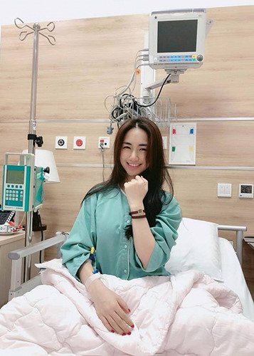 Hòa Minzy bất ngờ trở lại sau thời gian ở ẩn và chia sẻ lý do cô không đi hát là vì cô phải điều trị bệnh xoang.