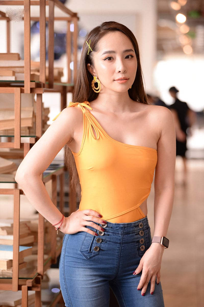 Nữ diễn viên, ca sĩ Quỳnh Nga vừa góp mặt tại một sự kiện khai trương ở Hà Nội.    