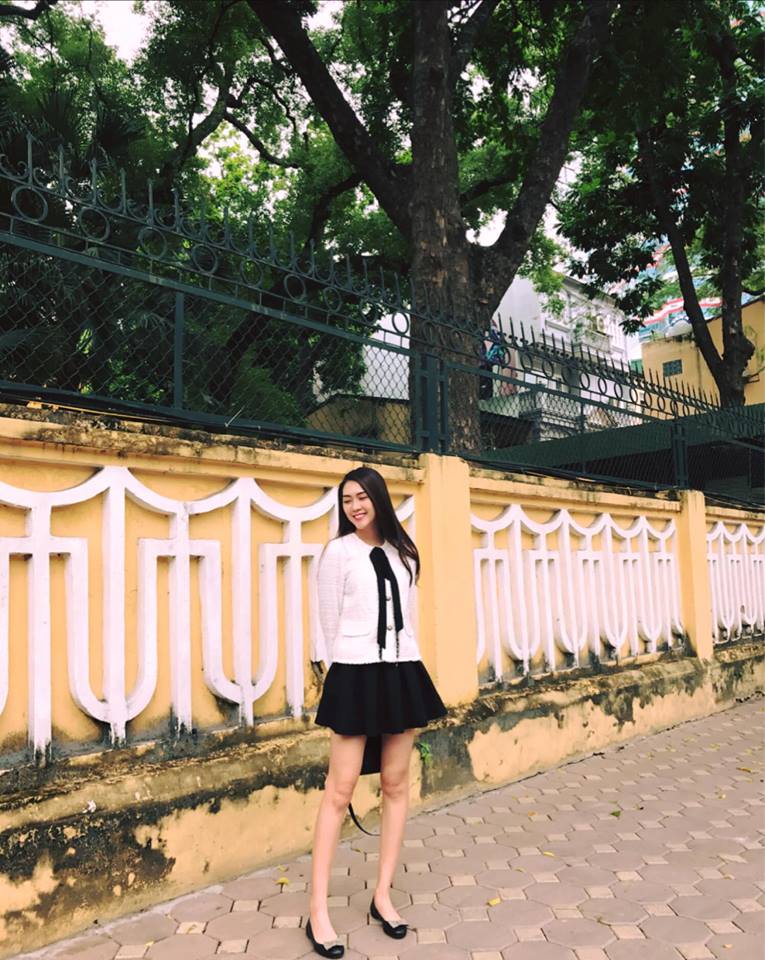 Khi còn ngồi trên ghế nhà trường, Tường Linh được xem như hot girl sau khi đạt giải nhất cuộc thi Người đẹp của Phú Yên vào năm 2011 và đạt danh hiệu Hoa khôi nữ sinh thanh lịch của tỉnh Phú Yên.