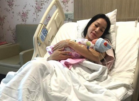 Trịnh Kim Chi sinh thêm con ở tuổi 43