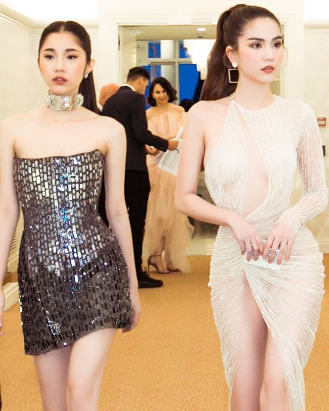 Dự sự kiện cùng Ngọc Trinh còn có người mẫu Quỳnh Hương. So với đàn chị, chân dài sinh năm 1998 tiết chế hơn nhiều.  