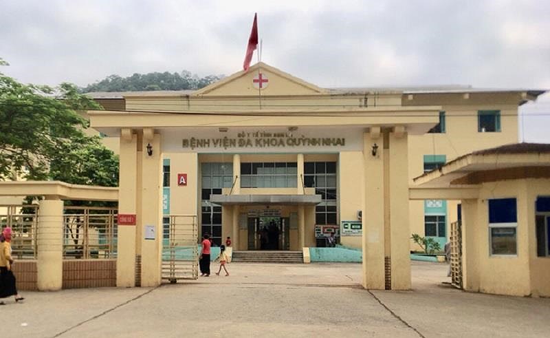 Bệnh viện đa khoa huyện Quỳnh Nhai nơi xảy ra sự việc. 