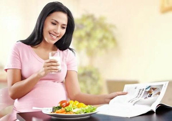 Mẹ bầu ăn đủ chất sẽ giúp bé khỏe mạnh