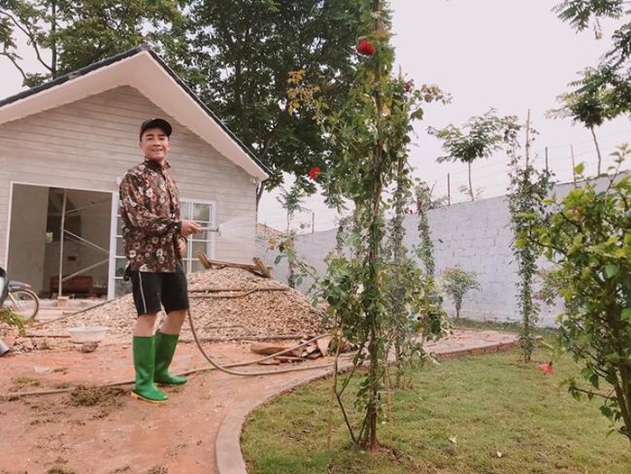 Chia sẻ trên Instagram, Duy Nam cho biết, căn nhà được xây dựng để dành tặng cho bố mẹ.