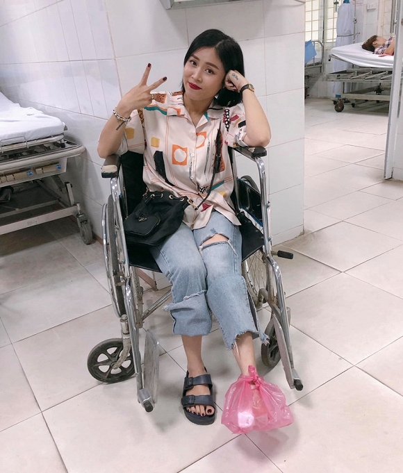 Trong việc tiết lộ gặp tai nạn lật ngón chân, phải nhập viện và ngồi xe lăn mới đây - 