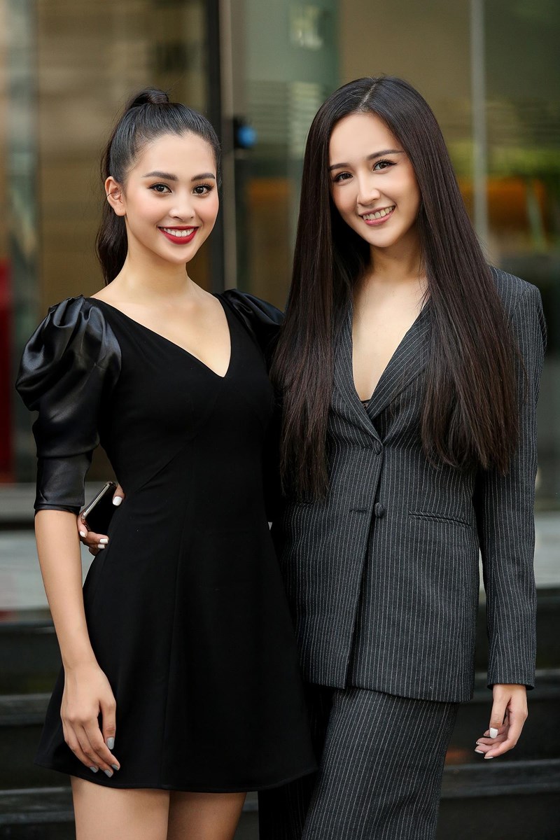 Hoa hậu Mai Phương Thúy và Tiểu Vy đã gây chú ý với nhan sắc xinh đẹp, nổi bật khi cùng xuất hiện tại buổi sơ khảo phía Nam của Miss World Việt Nam 2019. Có thể nói, đây là lần đầu tiên 2 nàng hậu cùng đứng chung một khung hình.