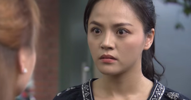 Huệ cương quyết với Thư khi cô phản đối chuyện tình cảm của bố ra mặt.