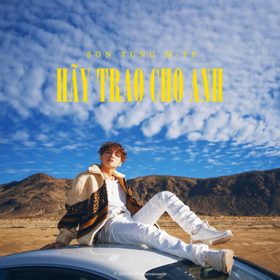 Tối qua (24/6), Sơn Tùng M-TP chính thức ra mắt teaser đầu tiên của MV Hãy Trao Cho Anh. Chỉ với vài giây ít ỏi nhưng teaser cũng đã hé lộ concept chính sản phẩm trở lại lần này của nam ca sĩ là một buổi tiệc mùa hè rực rỡ. Không gian mở trong teaser cho thấy, MV