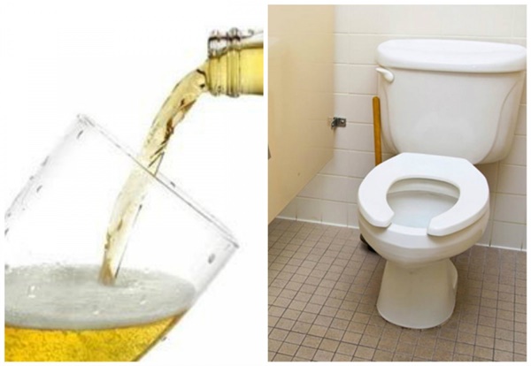 Đổ bia vào nhà vệ sinh làm sạch