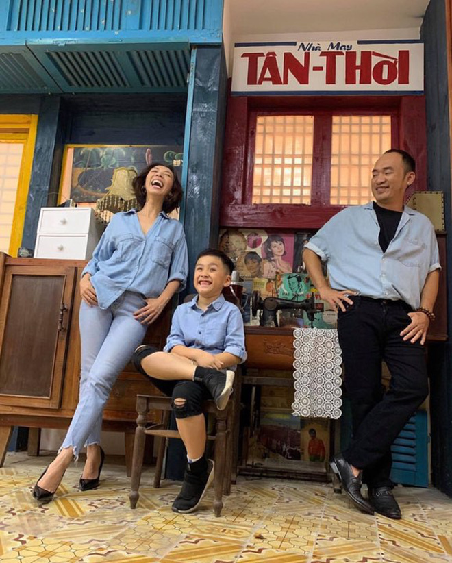Gia đình 2 danh hài Thu Trang - Tiến Luật thường xuyên đăng tải những khoảnh khắc bình dị và dành hầu hết thời gia rảnh bên cạnh cậu con trai cưng. 
