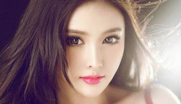 Phụ nữ mắt long lanh ngấn nước là người lẳng lơ