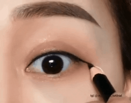 Kẻ mắt to và dài và vẽ eyeliner cho mắt xếch là một cách tuyệt vời để tạo ra một vẻ đẹp đầy cuốn hút cho đôi mắt của bạn. Hãy xem hình ảnh để tìm hiểu các kỹ thuật và sản phẩm mỹ phẩm cần thiết để thực hiện điều này.