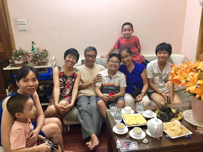 Bức ảnh bố mẹ chồng cũ của MC Thảo Vân đến thăm nhà con cháu.