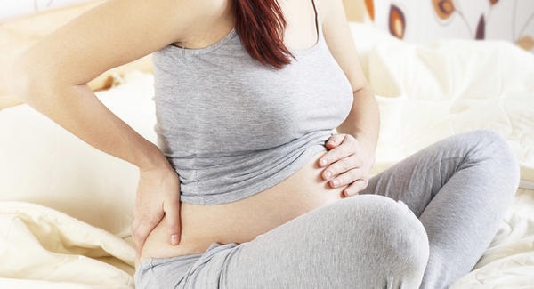Mẹ bầu đau lưng thường xuyên dấu hiệu nguy hiểm
