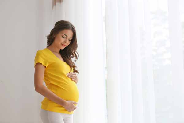 Mẹ bầu mang thai con gái có dấu hiệu ốm nghén nặng hơn
