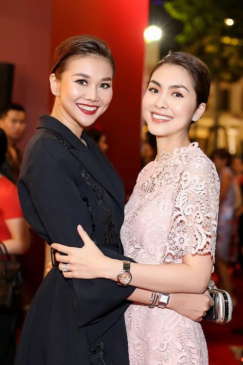 Hai đại mĩ nhân Thanh Hằng và Hà Tăng cũng có khoảnh khắc giống như hai giọt nước.