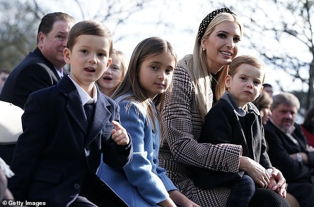 Ivanka Trump cùng 3 người con của cô.