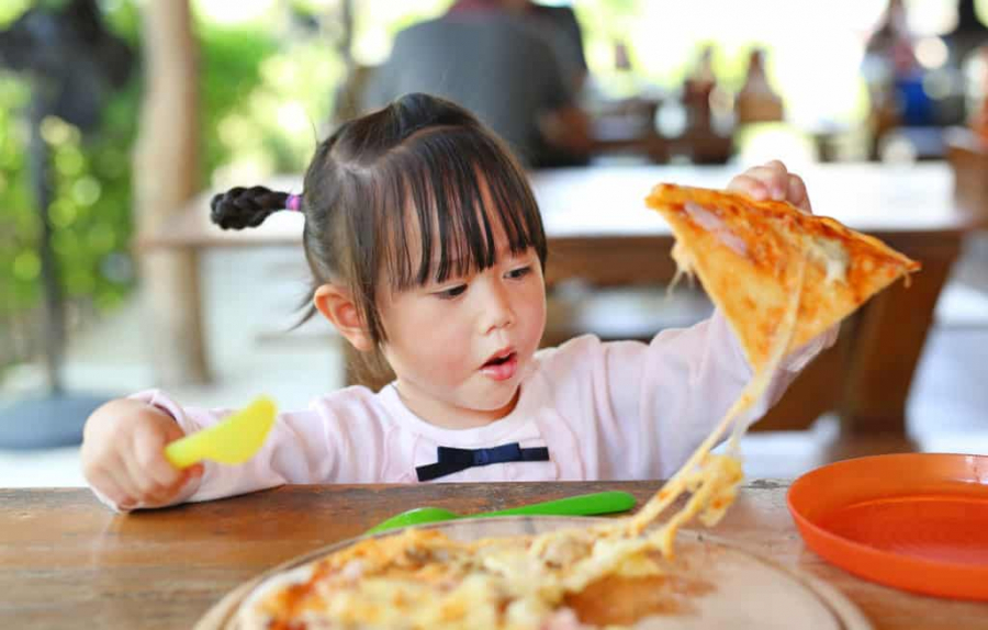 Pizza không cho trẻ ăn khi đi ngủ