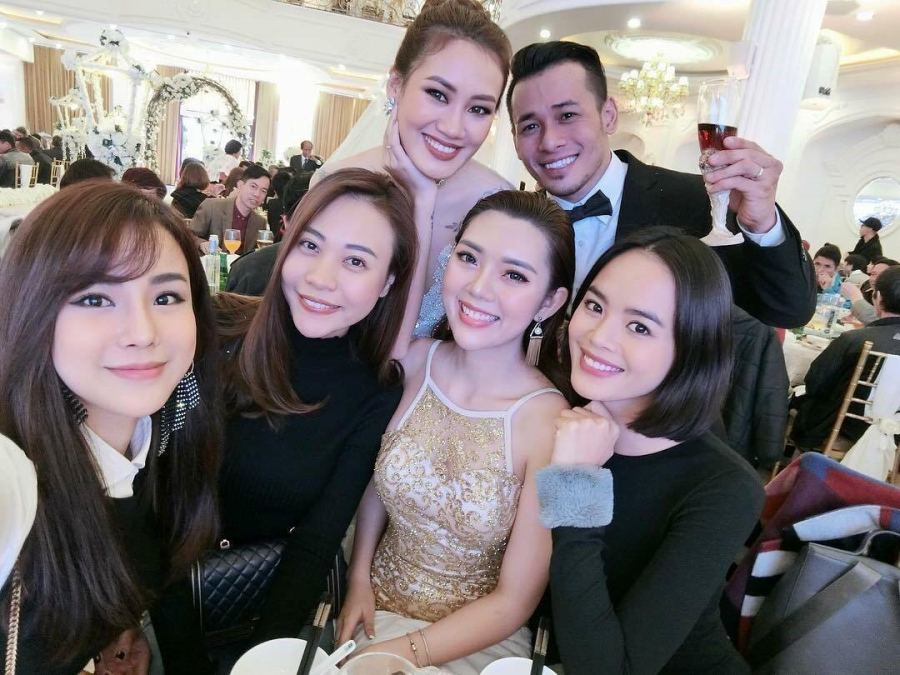 Đàm Thu Trang tham dự hôn lễ của stylist Pông Chuẩn và Tùng Min.