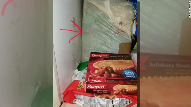 Chiếc hộp được phát hiện trong tủ lạnh.