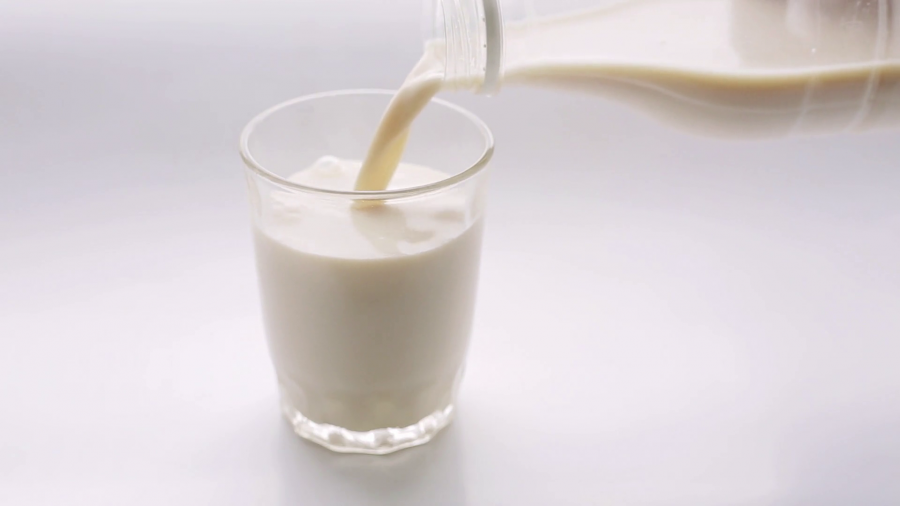 videoblocks-pouring-milk-in-a-glass-cup-on-a-white-background_rkc3xb3cx_thumbnail-full07