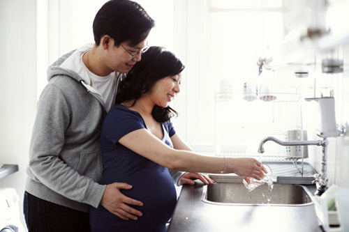 Mẹ bầu nên thường xuyên vệ sinh tay khi mang thai tránh nhiễm khuẩn