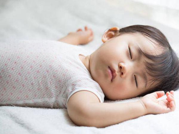 Trẻ ngủ đủ giấc tăng chiều cao