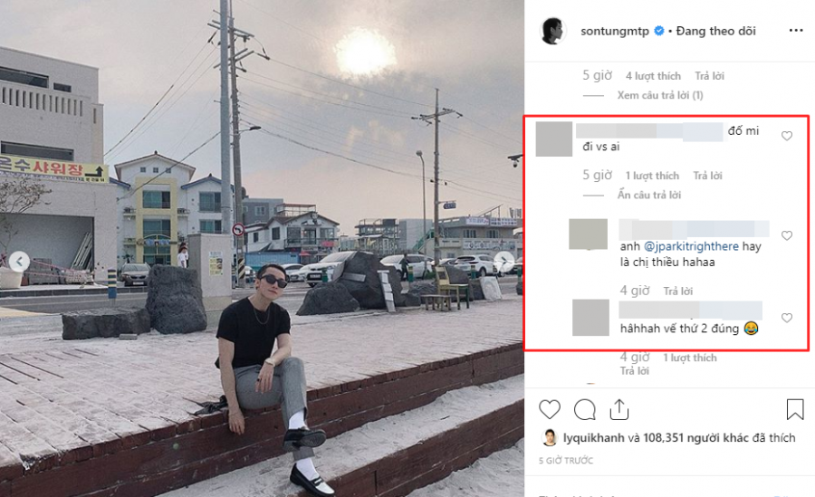 Sơn Tùng M-TP cập nhật hình ảnh đang ở Hàn Quốc trên Instagram. Tuy nhiên nhiều fans nghi ngờ chuyến đi lần này của Sơn Tùng có một nhân vật đặc biệt, đó là bạn gái tin đồn Thiều Bảo Trâm. Nghi ngờ này được cho là có căn cứ, bởi trước đó ít giờ, fans cũng mập mờ nhận ra Thiều Bảo Trâm đang có chuyến đi Hàn Quốc thông qua những hình ảnh mà cô đăng tải.    