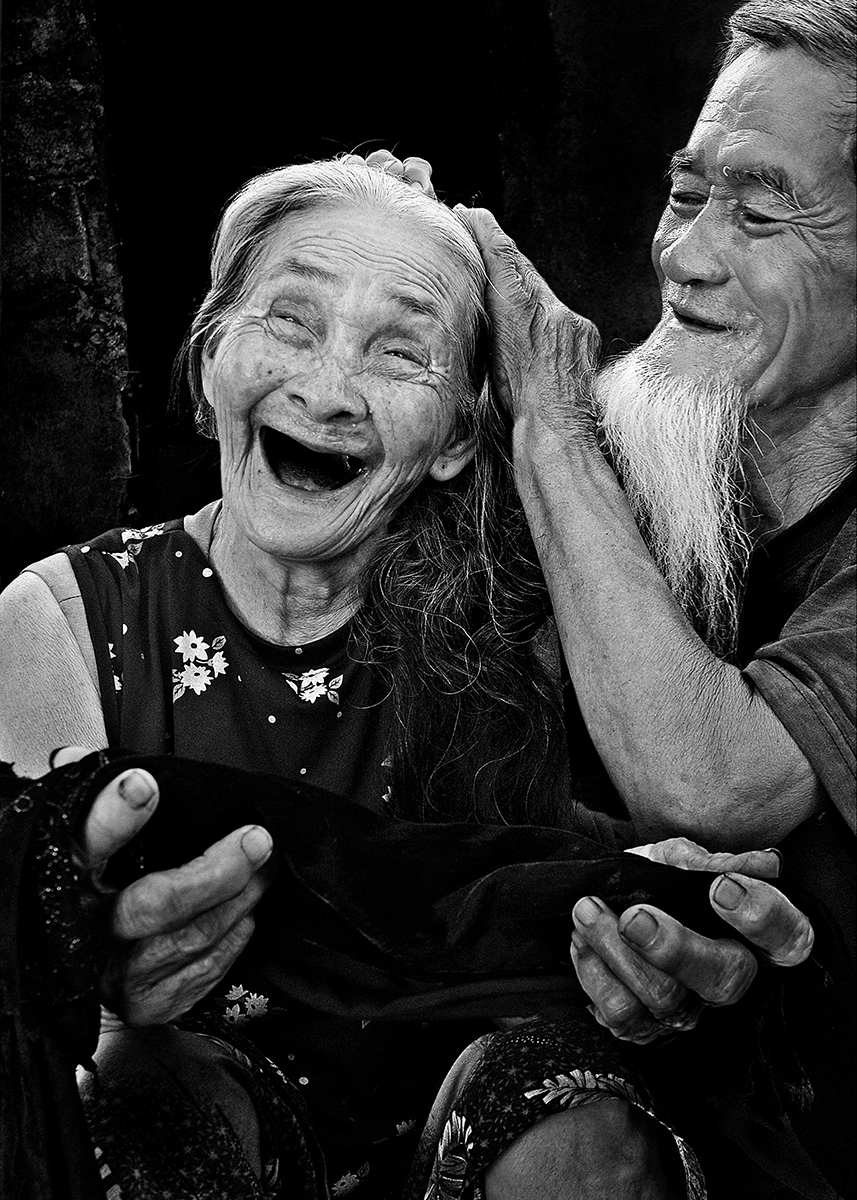 Hãy thưởng thức hình ảnh về người về già sống an nhiên để nhận thấy rằng tuổi tác không phải là trở ngại để tận hưởng cuộc sống đầy hạnh phúc và yêu đời.