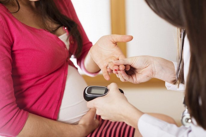 Tiểu đường thai kỳ dẫn tới nhiều biến chứng nguy hiểm cho cả mẹ và con.