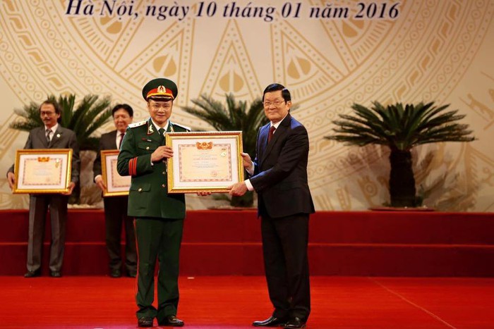 Nghệ sĩ Tự Long được phong tặng danh hiệu NSND.    